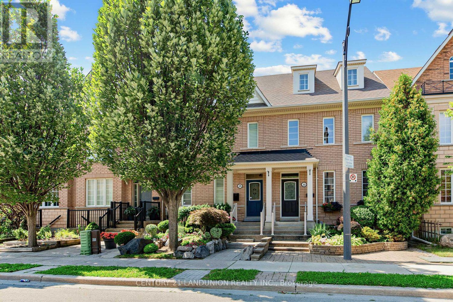 MLS® listing #30193363 for sale located at 28 HERZBERG GARDENS