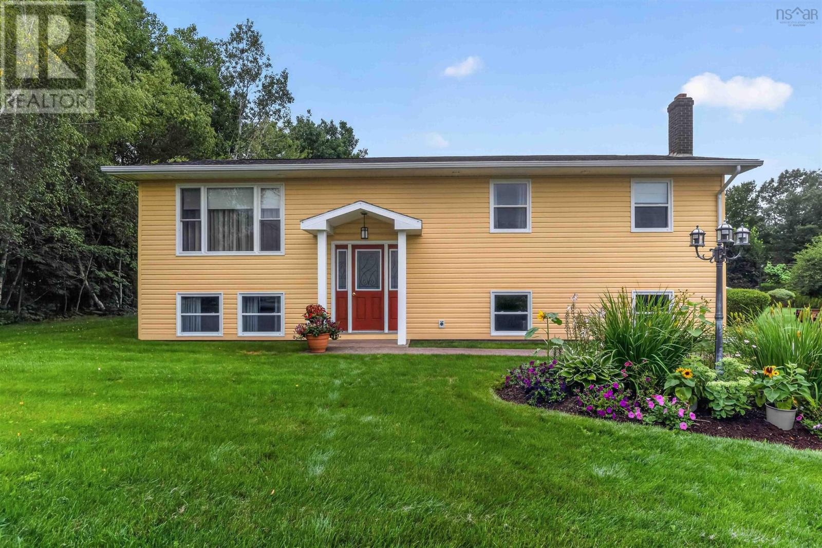 MLS® listing #30193671 for sale located at 1008 Country Club Boulevard