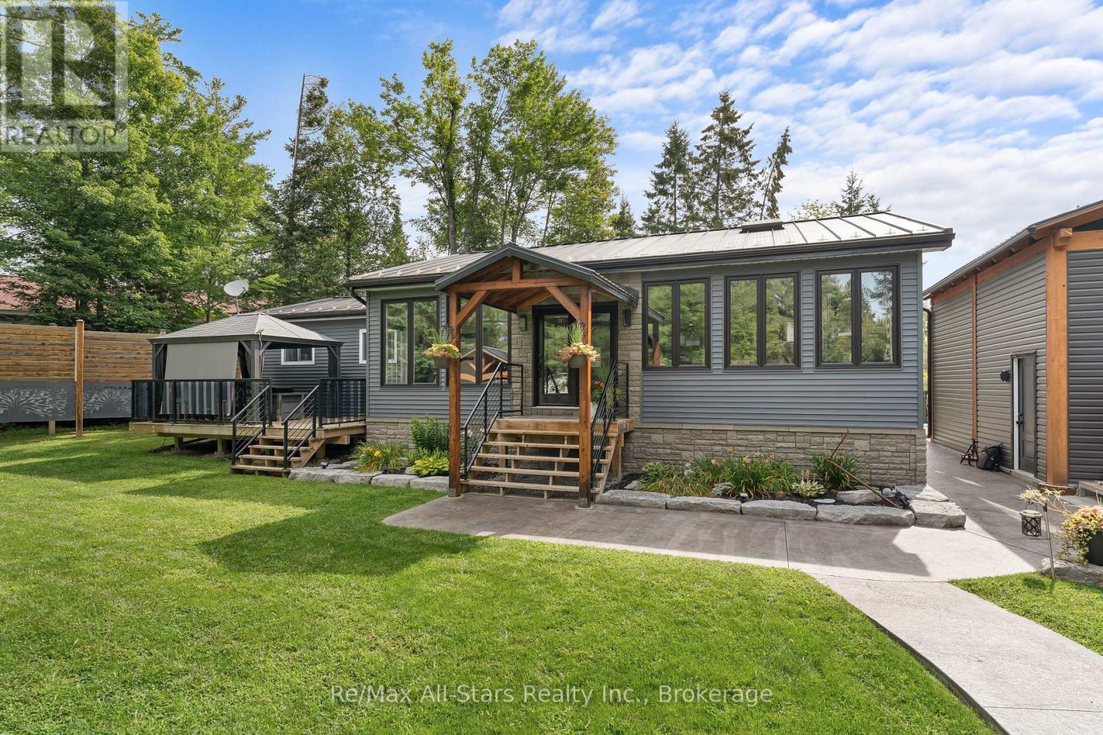 MLS® listing #30193885 for sale located at 30 RIVER ROAD
