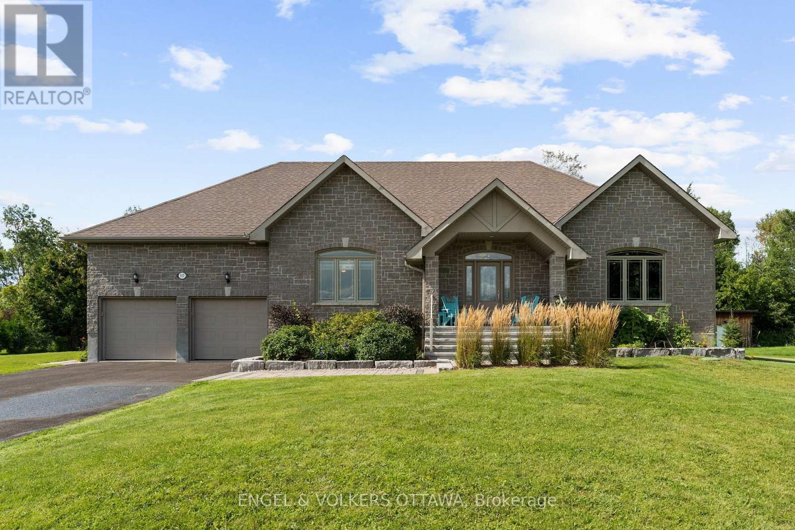 MLS® listing #30193900 for sale located at 557 TULLAMORE STREET