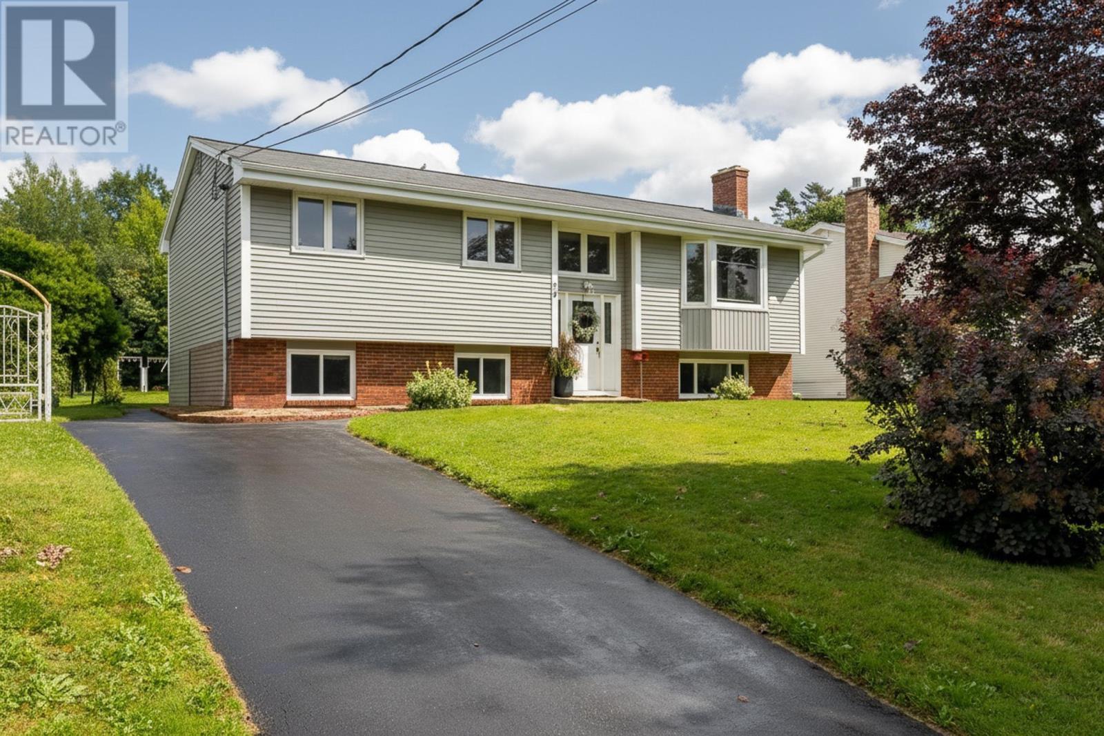 MLS® listing #30193917 for sale located at 20 Parkland Avenue