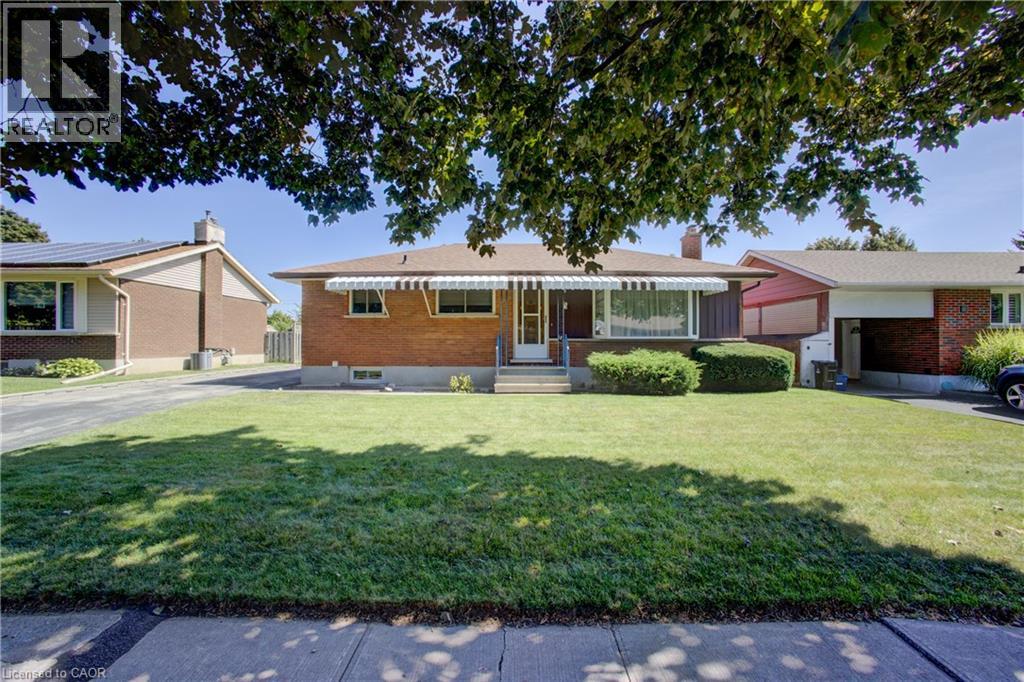 MLS® listing #30193994 for sale located at 52 QUEENSTON Crescent