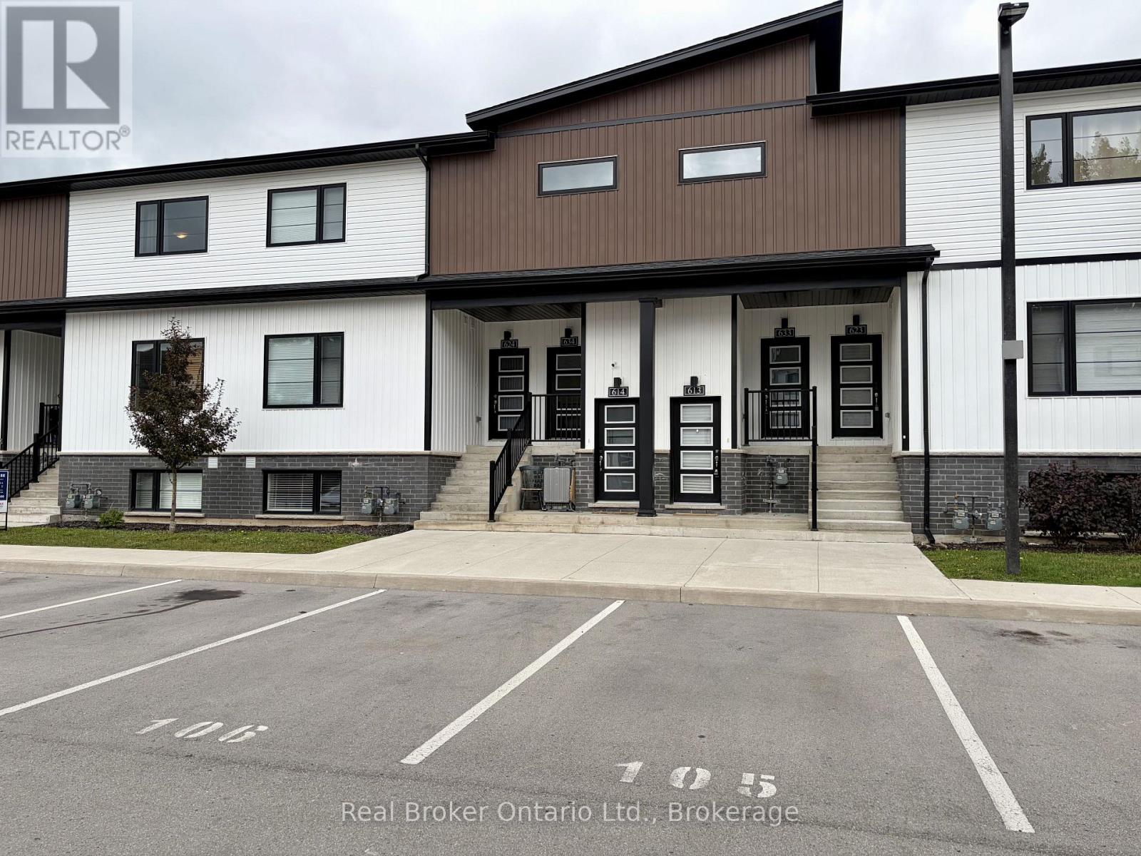 MLS® listing #30194747 for sale located at 613 - 4263 FOURTH AVENUE