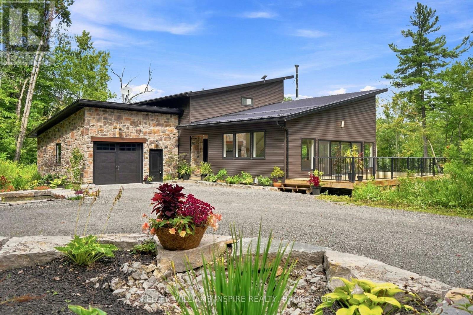 MLS® listing #30195569 for sale located at 866 GODOLPHIN ROAD