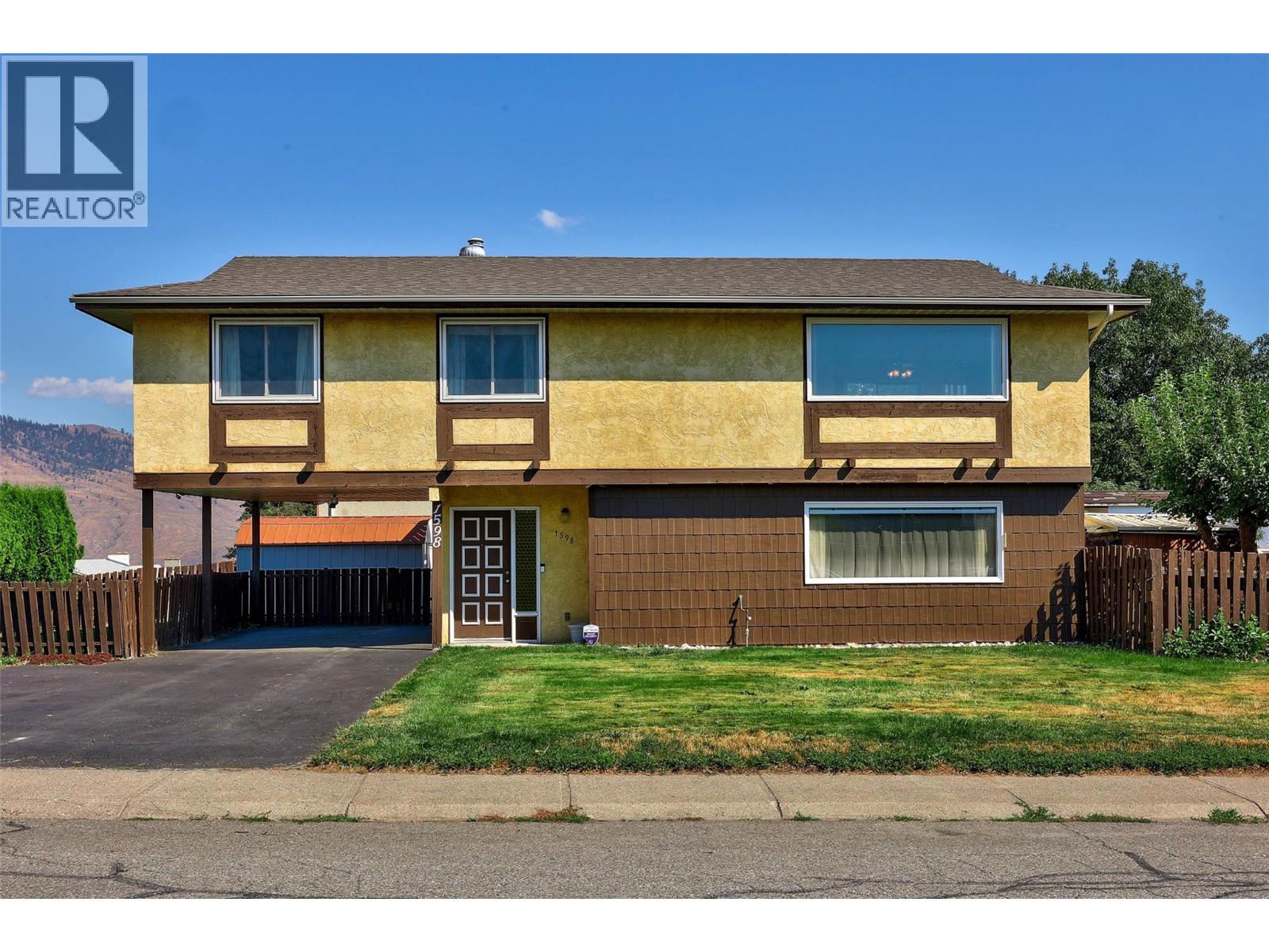 MLS® listing #30195851 for sale located at 1598 Southview Terrace