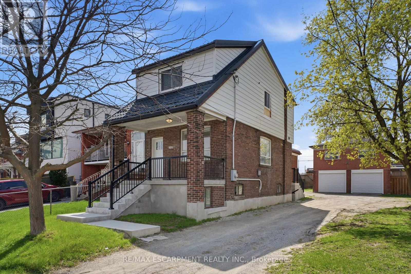 MLS® listing #30199441 for sale located at 1049 GLENCAIRN AVENUE