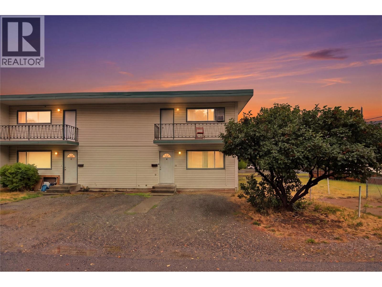 MLS® listing #30199781 for sale located at 2505 SUNSET Drive Unit# 1