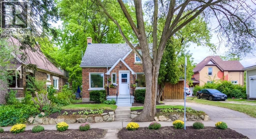 MLS® listing #30199900 for sale located at 4 DUNBAR Road N