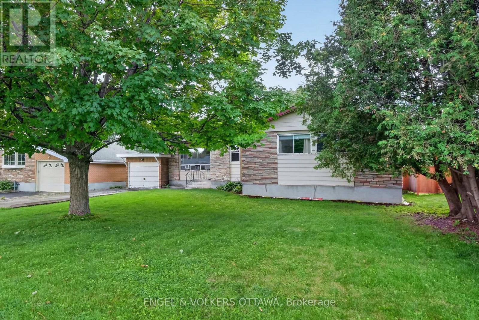 MLS® listing #30200628 for sale located at 14 OAKVIEW AVENUE