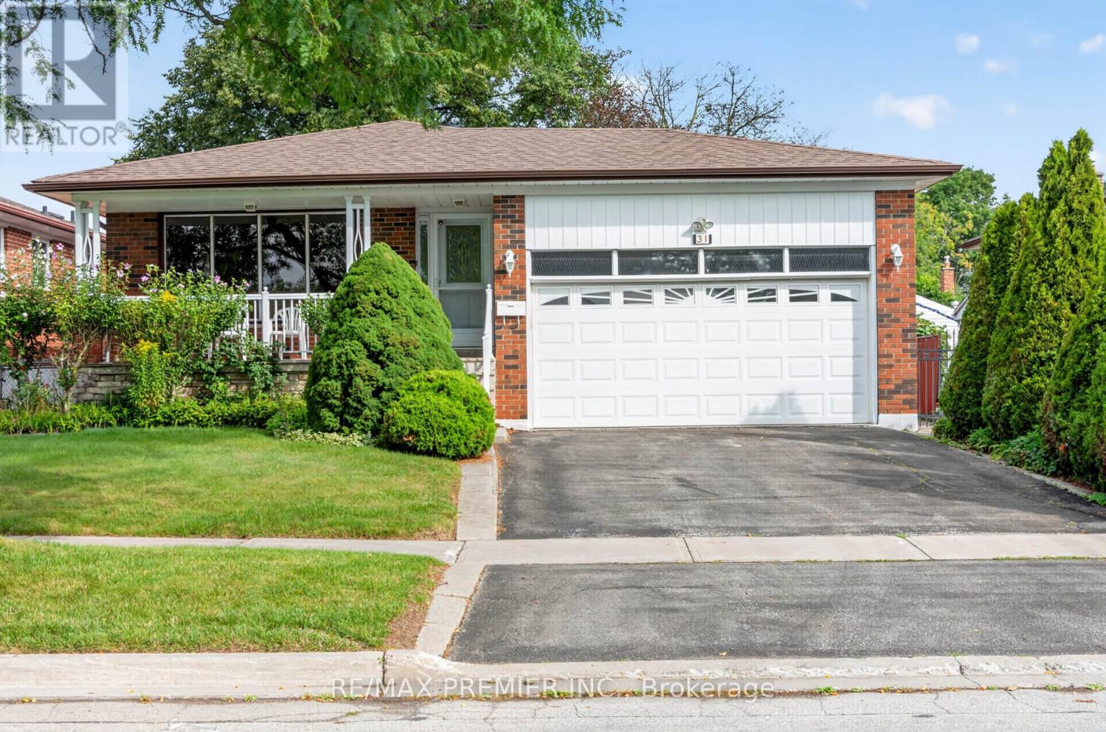 MLS® listing #30207342 for sale located at 31 CORINTHIAN BOULEVARD