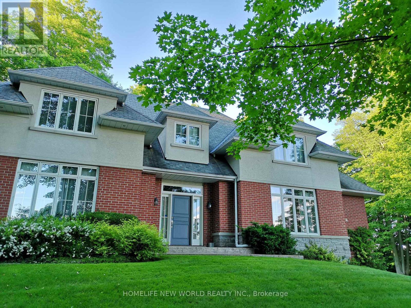 MLS® listing #30207348 for sale located at 36 COUNTRY HEIGHTS DRIVE