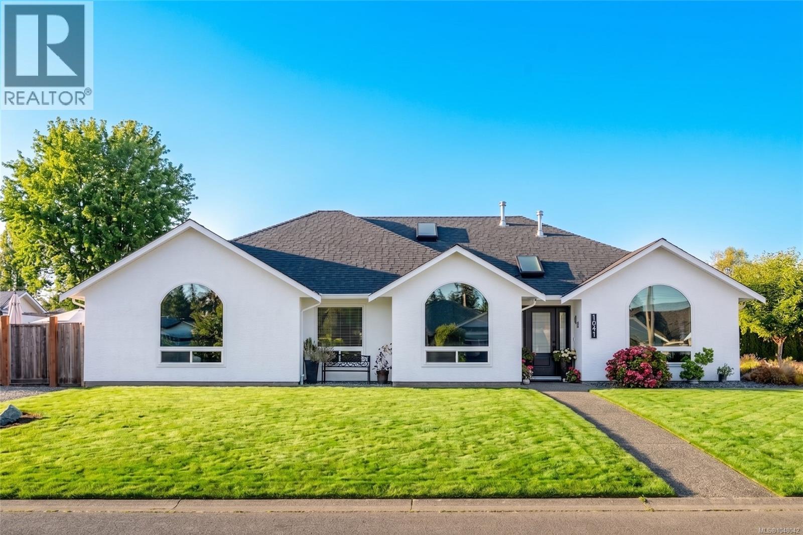 MLS® listing #30207395 for sale located at 1041 Tara Cres