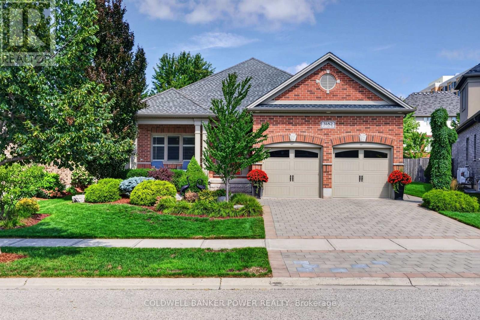 MLS® listing #30207908 for sale located at 3182 PINCOMBE DRIVE