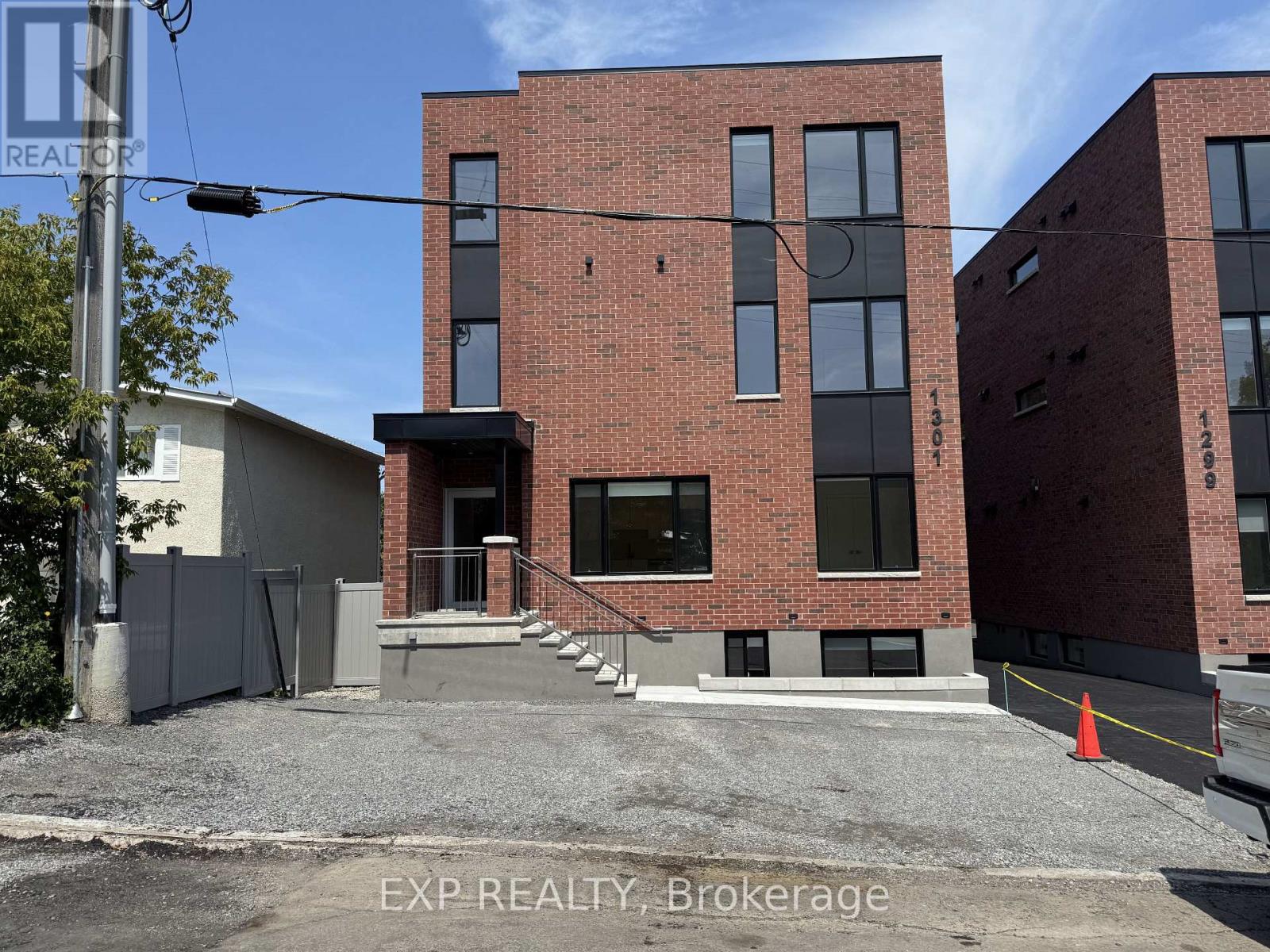 MLS® listing #30208026 for sale located at 1 - 1301 DORCHESTER AVENUE