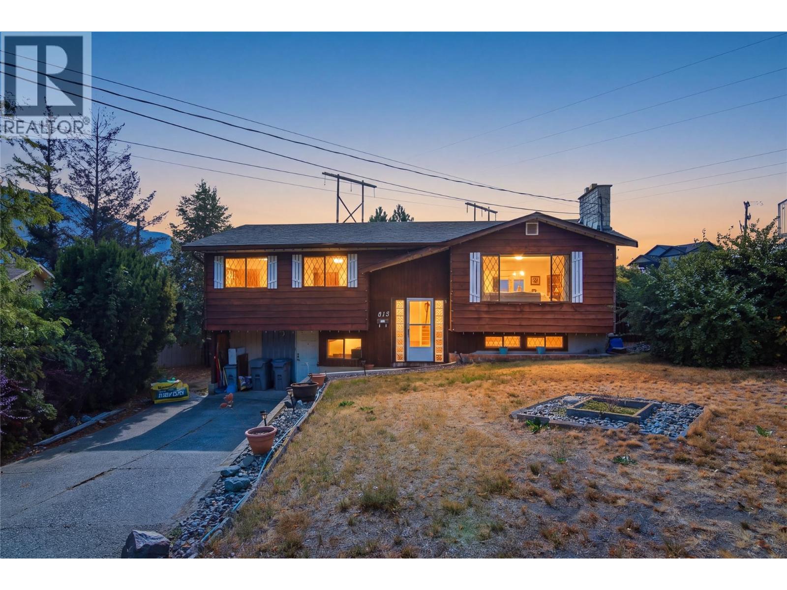 MLS® listing #30210685 for sale located at 815 KAMBIA Crescent