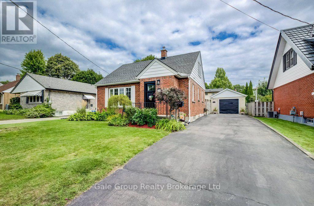 MLS® listing #30211684 for sale located at 450 HURON STREET