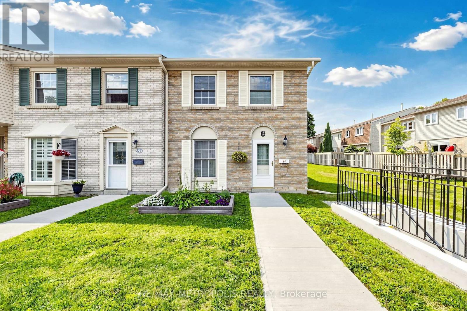 MLS® listing #30211997 for sale located at 96 - 580 EYER DRIVE