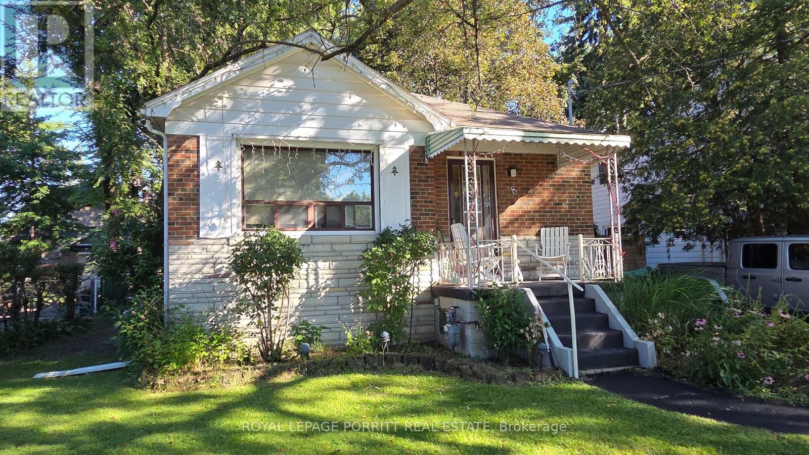 MLS® listing #30212161 for sale located at LOWER - 8 MEAFORD AVENUE