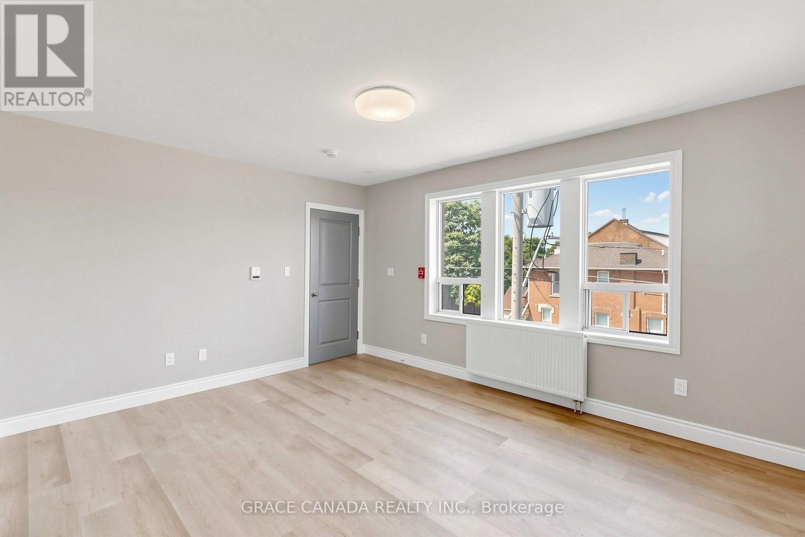 MLS® listing #30212178 for sale located at 71 SANFORD AVENUE S