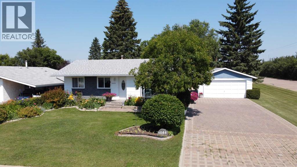 MLS® listing #30212589 for sale located at 1046 17 Avenue