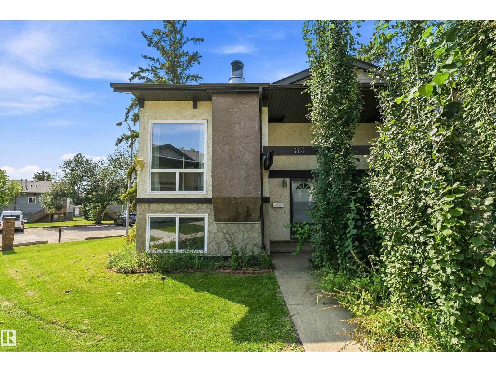 MLS® listing #30212853 for sale located at 33 NORTHWOODS VG NW