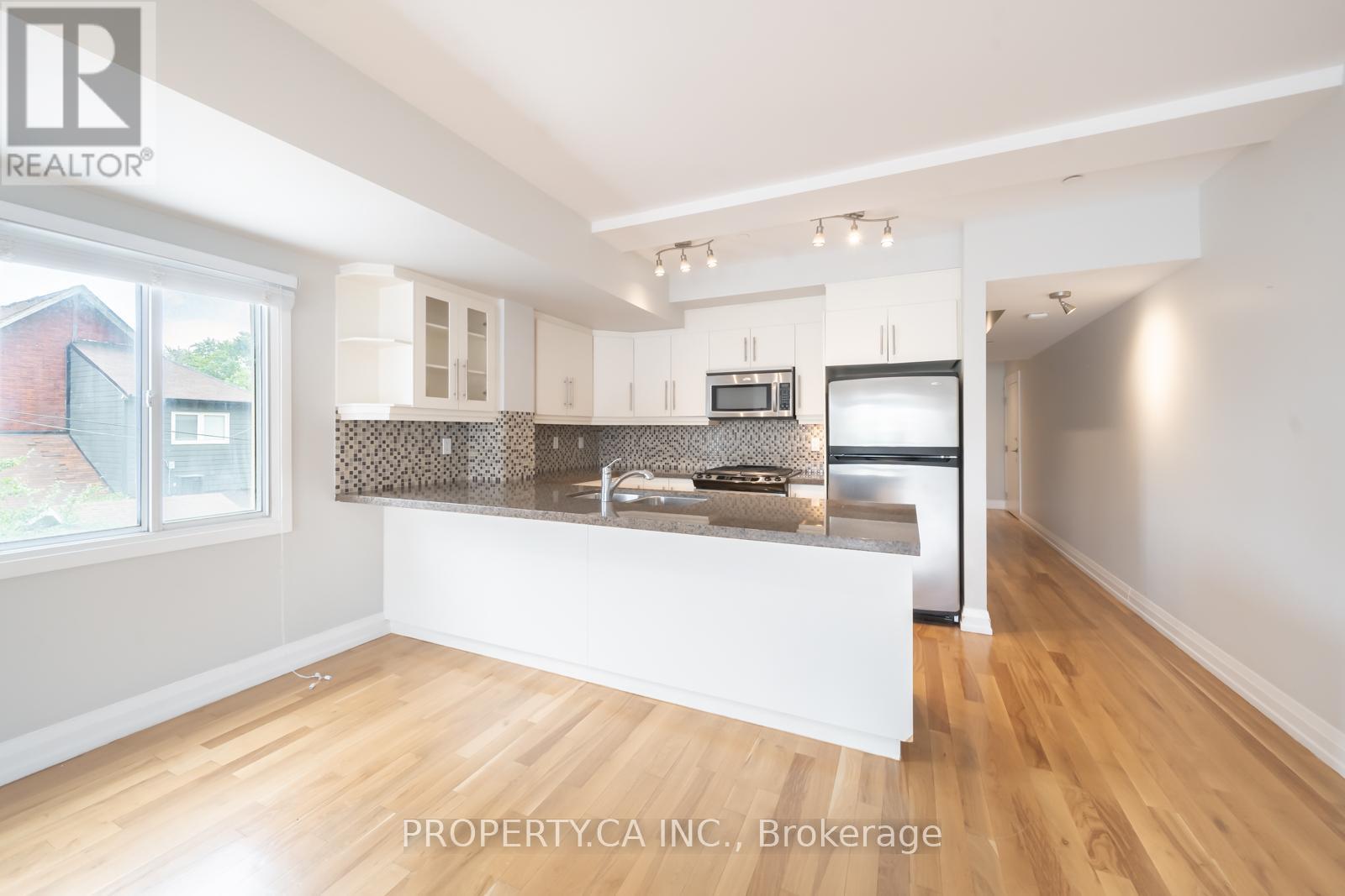 MLS® listing #30216918 for sale located at 2 - 473 DUPONT STREET