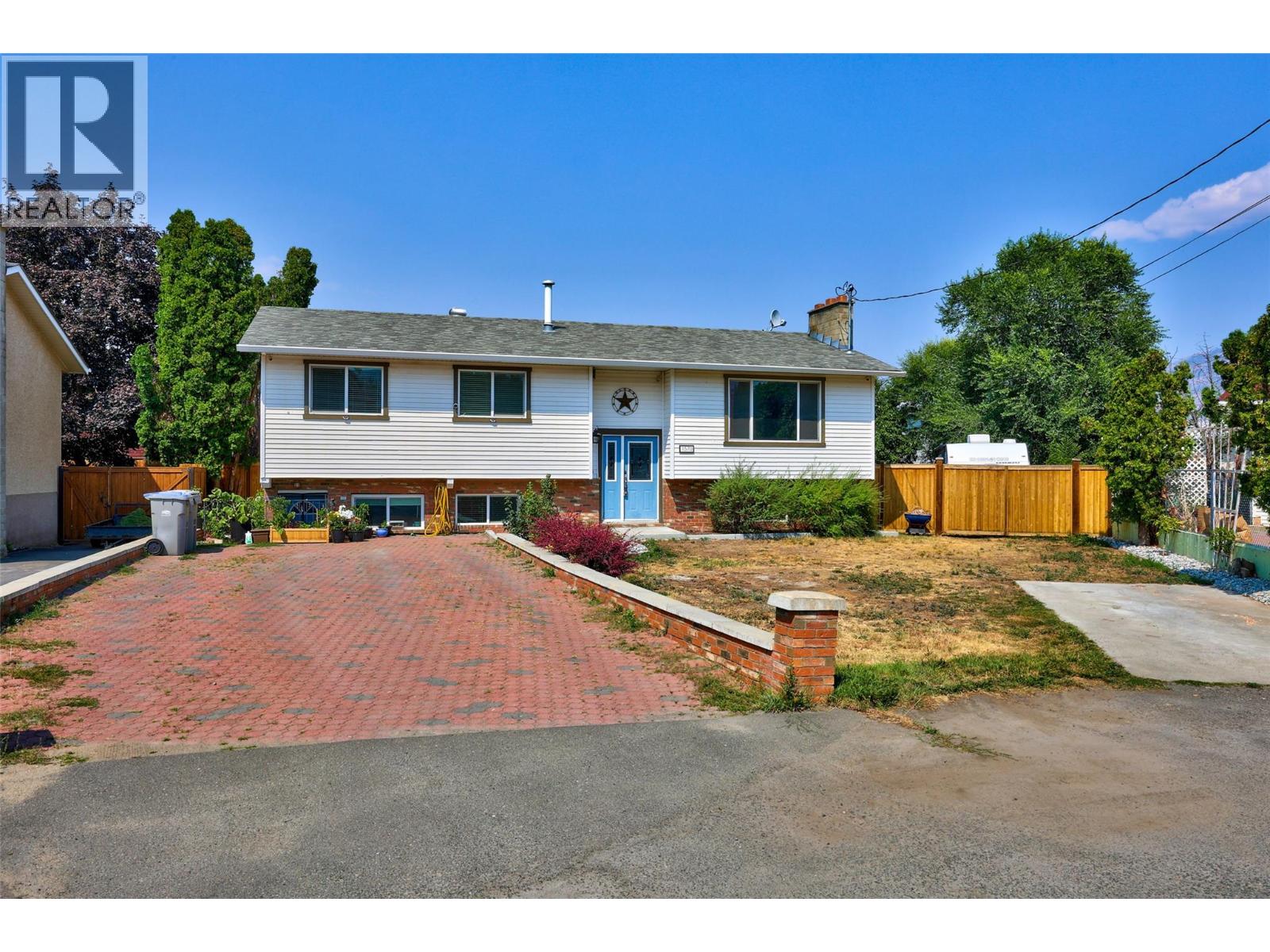 MLS® listing #30217261 for sale located at 1570 HAPPYVALE Place