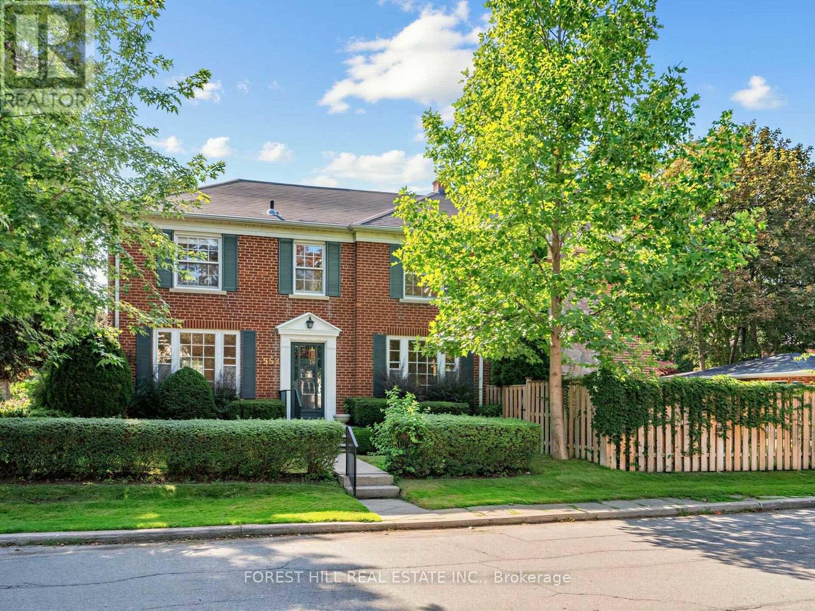 MLS® listing #30220341 for sale located at 552 ST CLEMENTS AVENUE