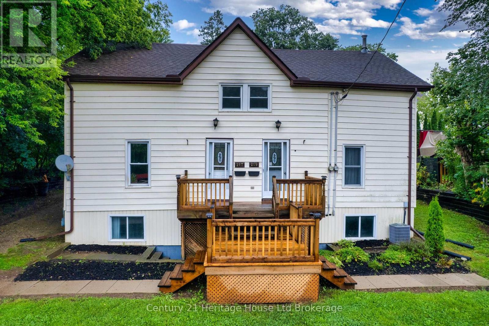 MLS® listing #30223536 for sale located at 217-219 MERRITT STREET