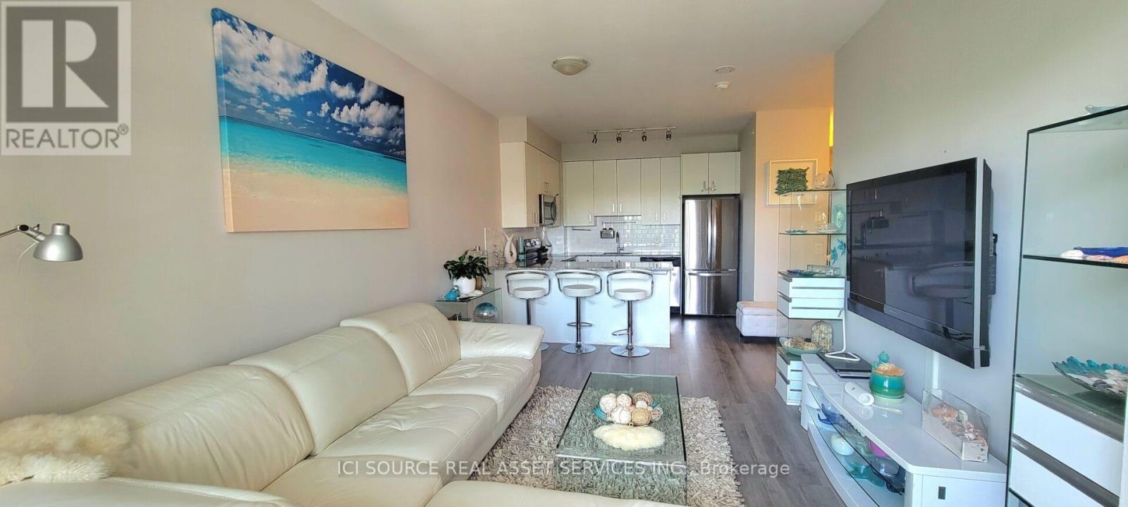 MLS® listing #30223687 for sale located at 301 - 11611 YONGE STREET