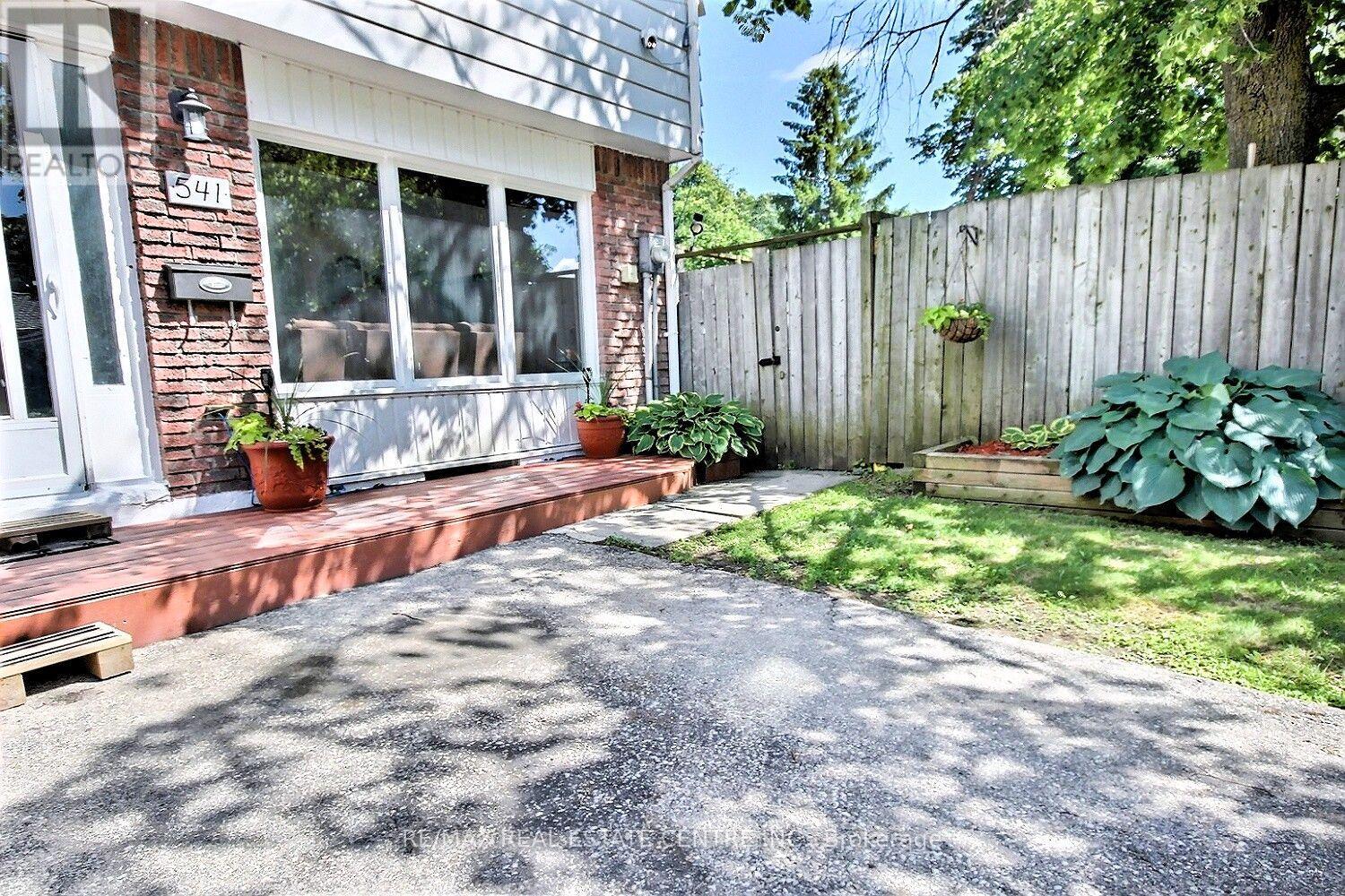 MLS® listing #30223911 for sale located at 541 PARKVIEW CRESCENT