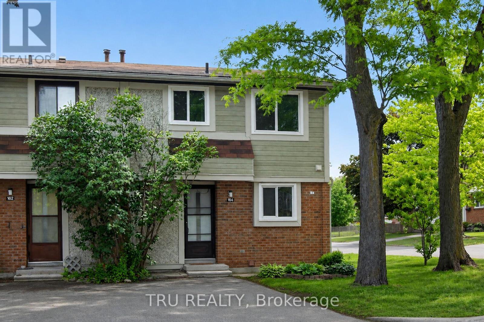 MLS® listing #30224577 for sale located at 16-164 BARROW CRESCENT