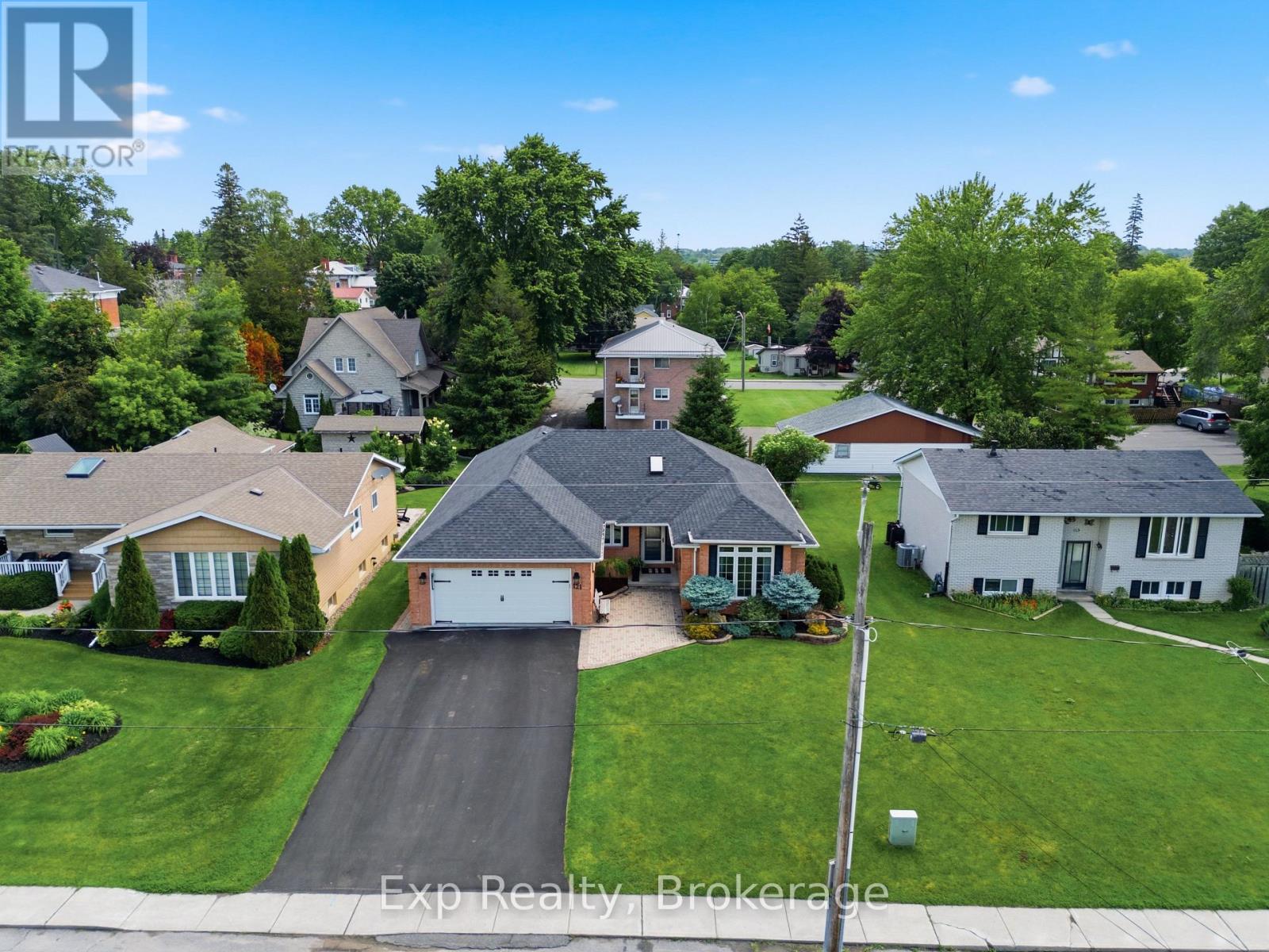 MLS® listing #30224971 for sale located at 121 SIMCOE STREET