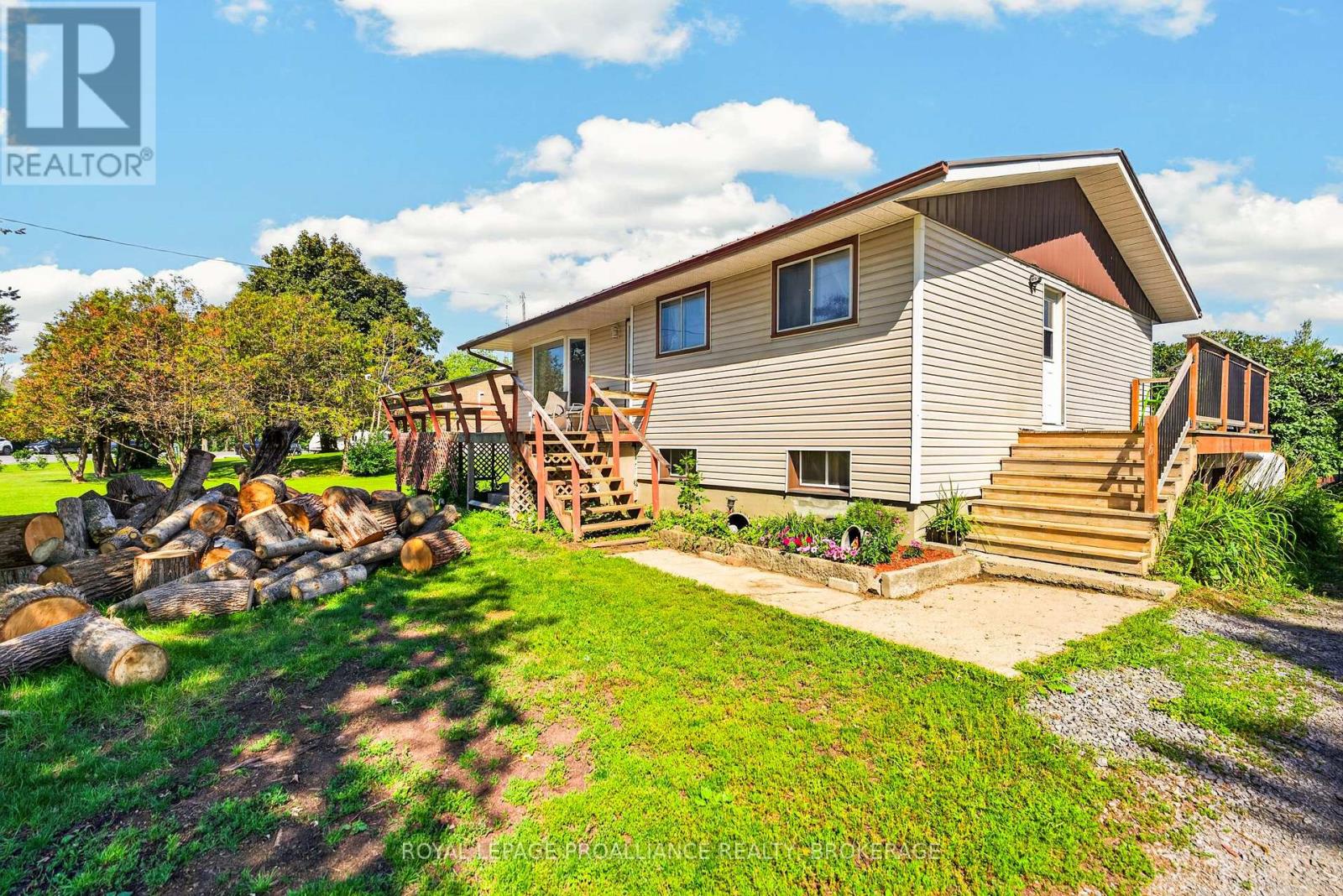 MLS® listing #30226023 for sale located at 3670 SMITH ROAD