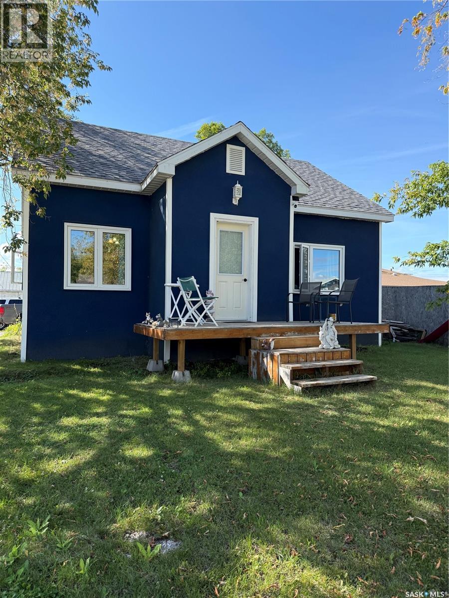 MLS® listing #30226958 for sale located at 1102 1ST STREET NE