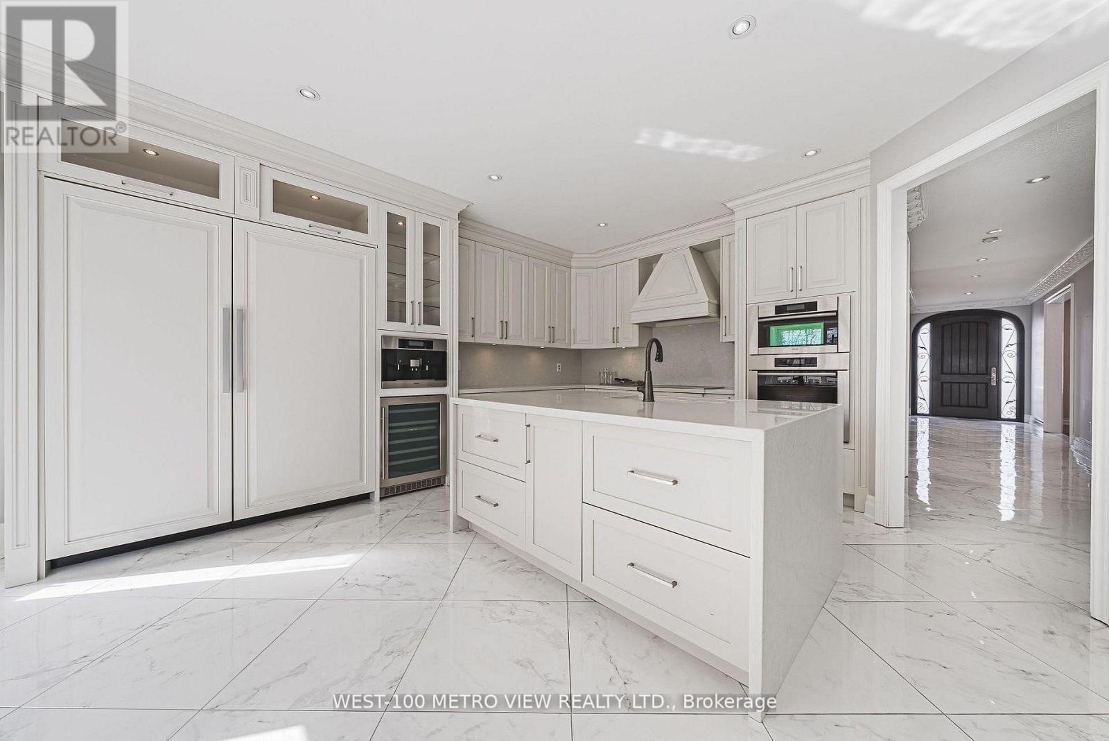MLS® listing #30227978 for sale located at 589 GLEN PARK AVENUE