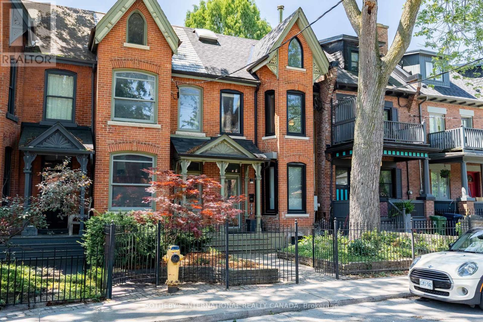 MLS® listing #30228045 for sale located at 366 ONTARIO STREET