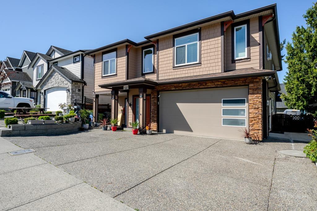 MLS® listing #30228079 for sale located at 3423 HAZELWOOD PLACE