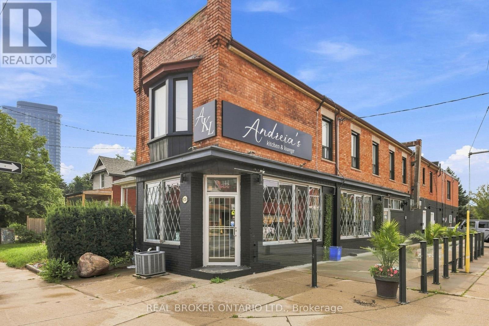 MLS® listing #30229506 for sale located at 1438A DUFFERIN STREET