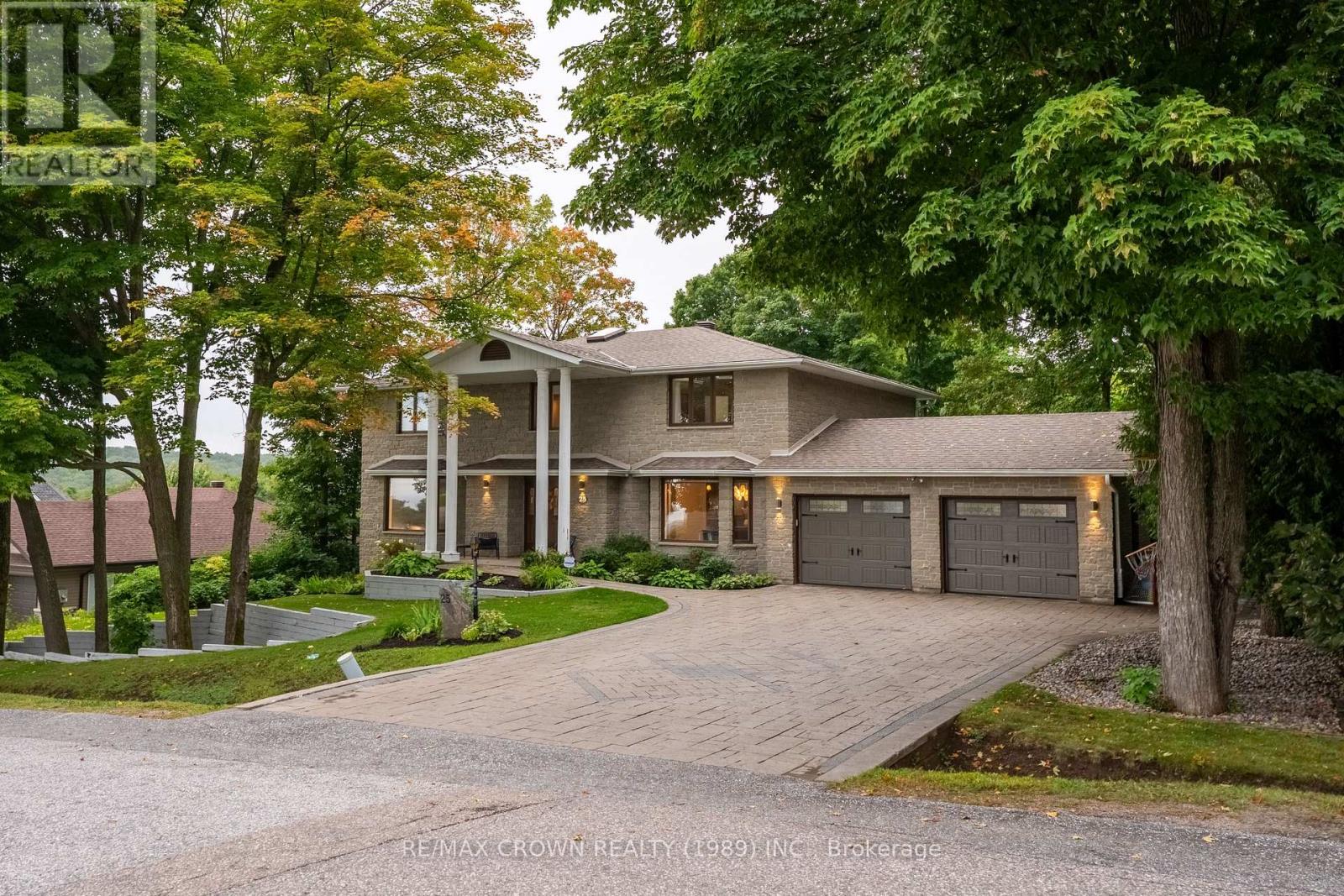 MLS® listing #30229914 for sale located at 25 MAPLEVIEW PLACE