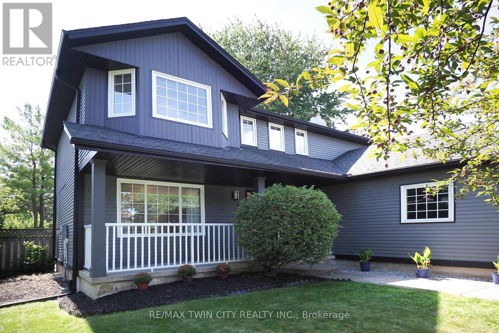 MLS® listing #30230031 for sale located at 324 COOPER STREET