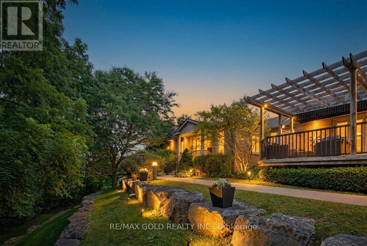 MLS® listing #30232262 for sale located at 2 - 465 COLUMBIA STREET W