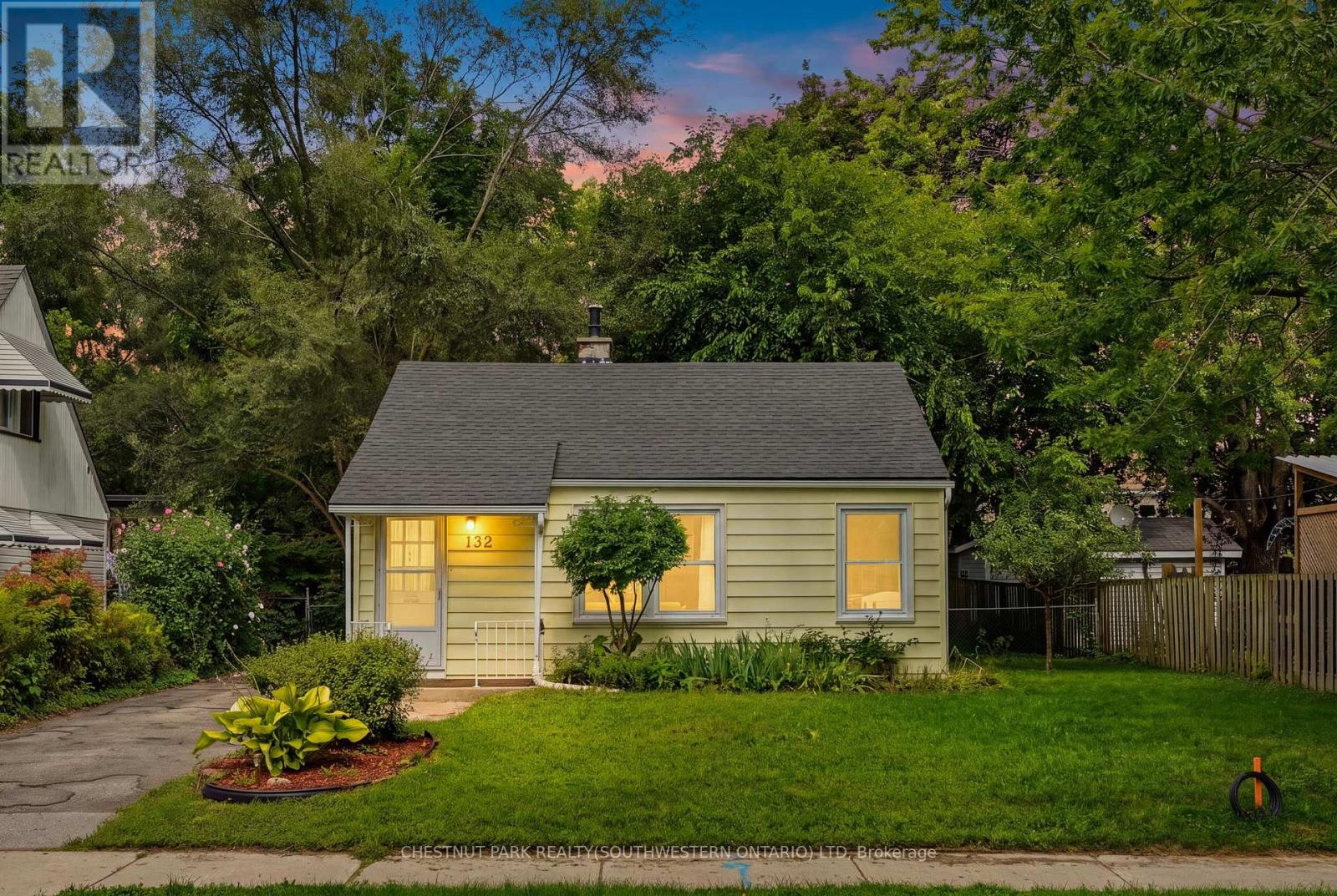 MLS® listing #30232273 for sale located at 132 SPADINA ROAD E