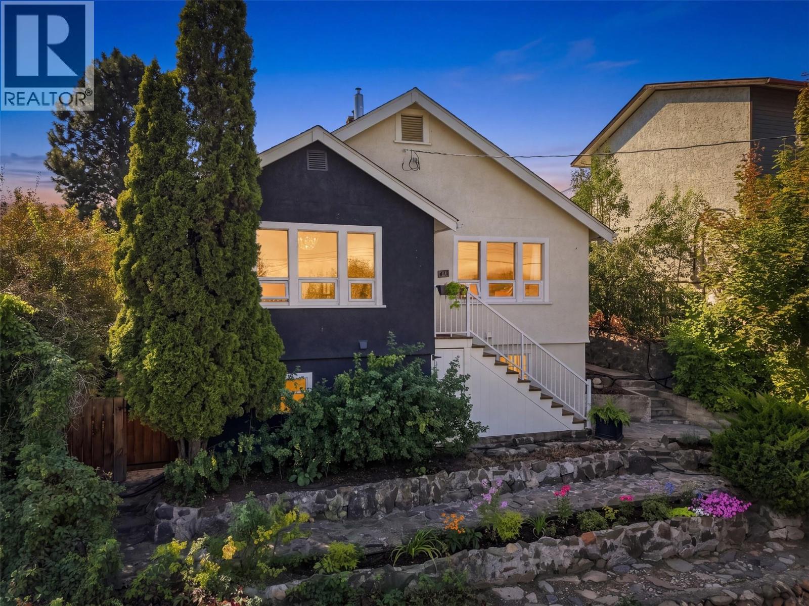 MLS® listing #30232318 for sale located at 675 DOMINION Street