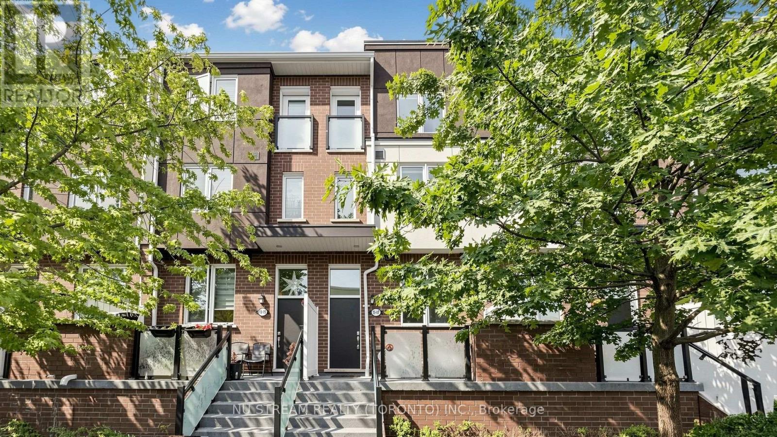 MLS® listing #30233899 for sale located at 15 HERON PARK PLACE