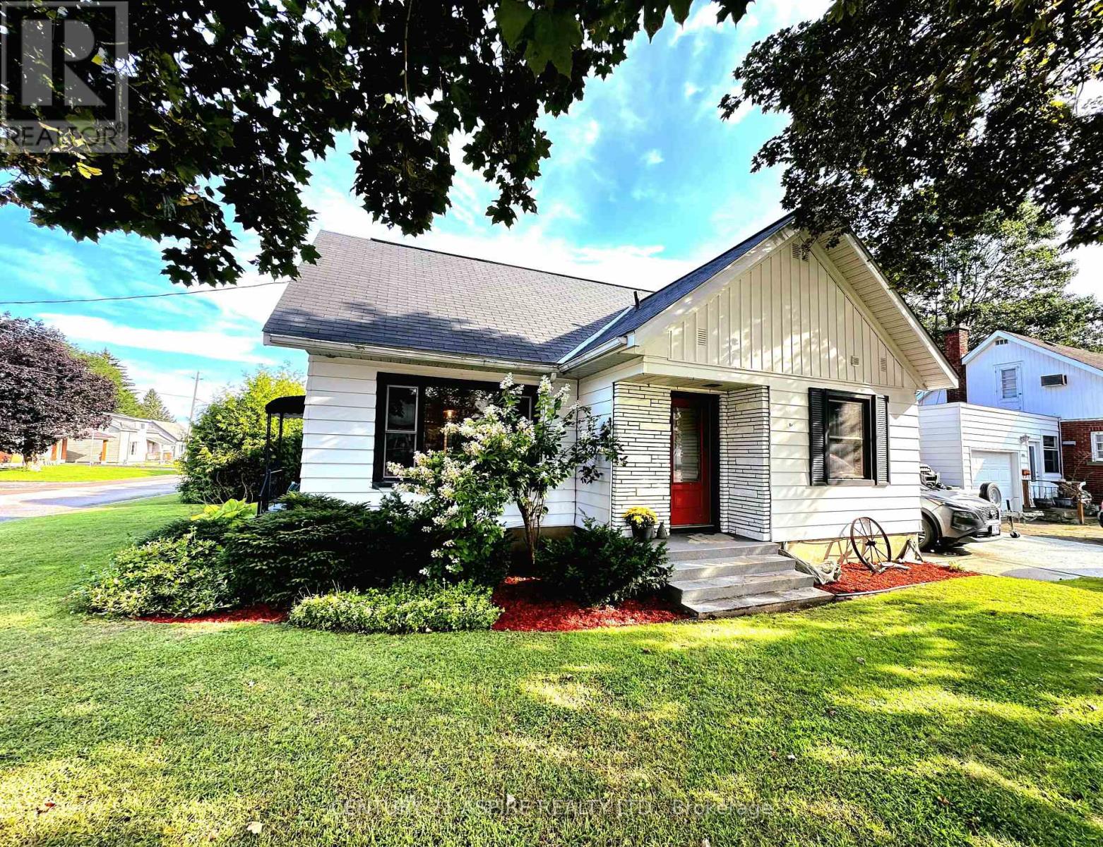 MLS® listing #30234069 for sale located at 621 BRUHAM AVENUE