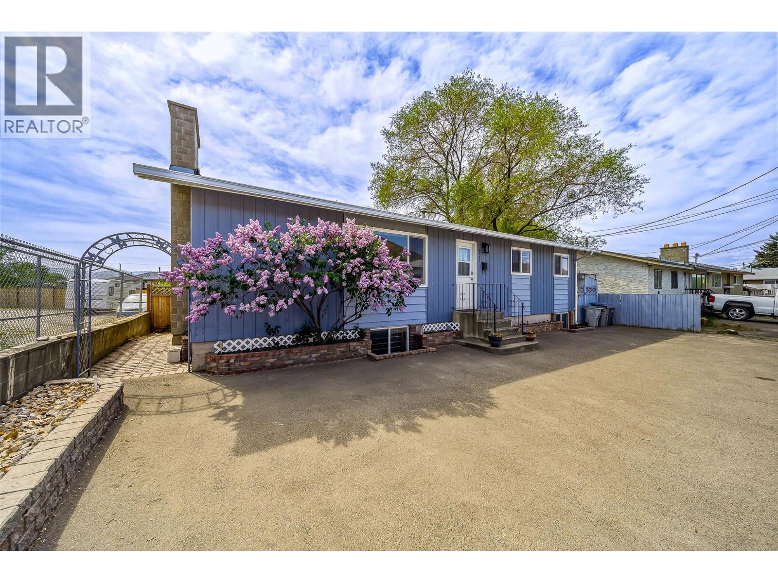 MLS® listing #30235363 for sale located at 1125 Halston Avenue