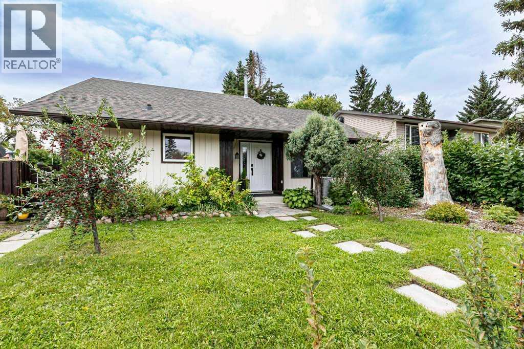 MLS® listing #30239496 for sale located at 25 Valley Crescent