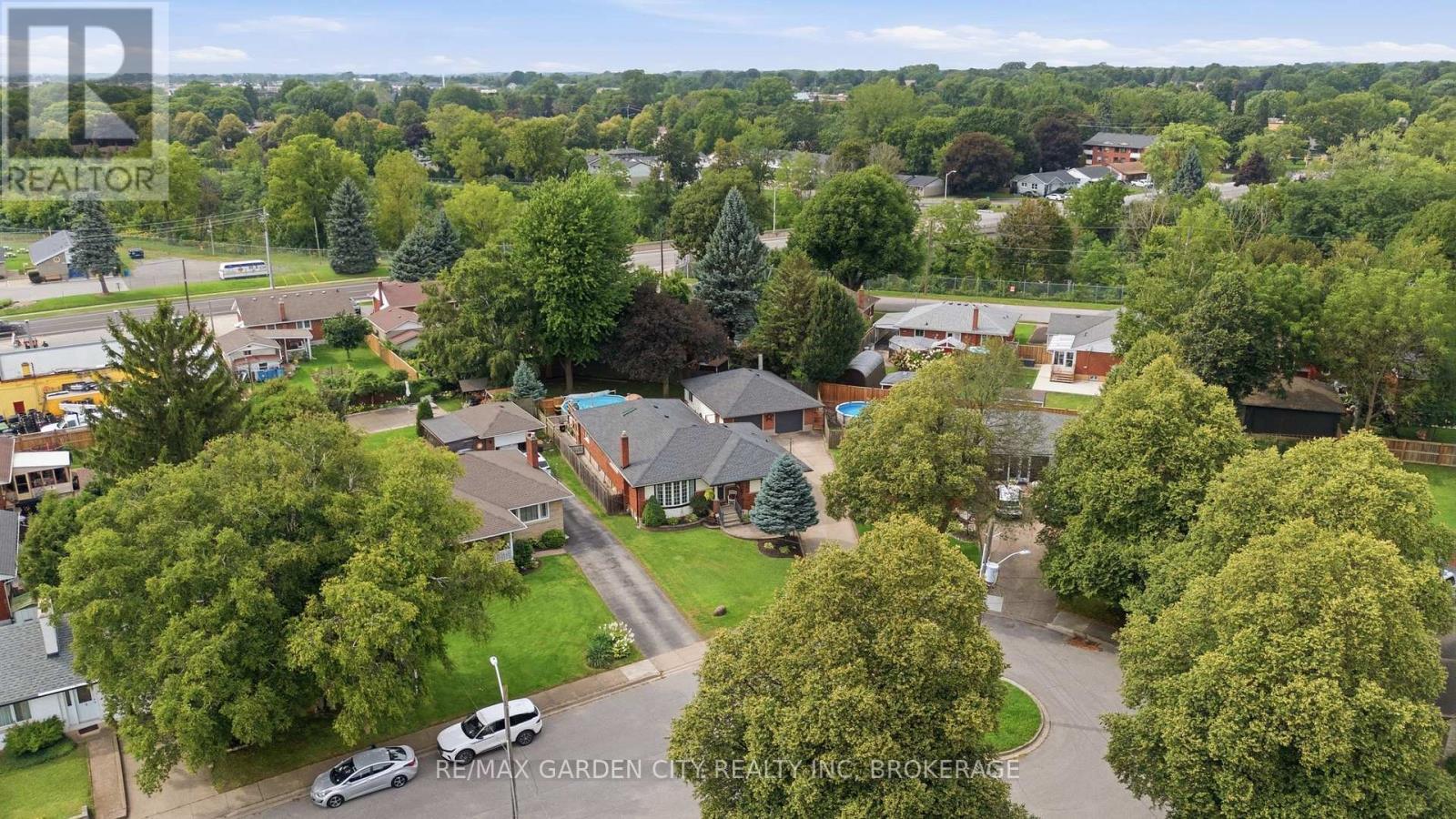 MLS® listing #30240733 for sale located at 4993 RENDALL CRESCENT