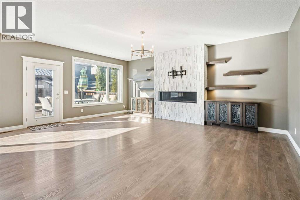 MLS® listing #30241259 for sale located at 383 Evansglen Drive NW